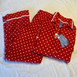 NWT. SimplyVera Vera Wang intimates sleepwear top and bottoms. Size M